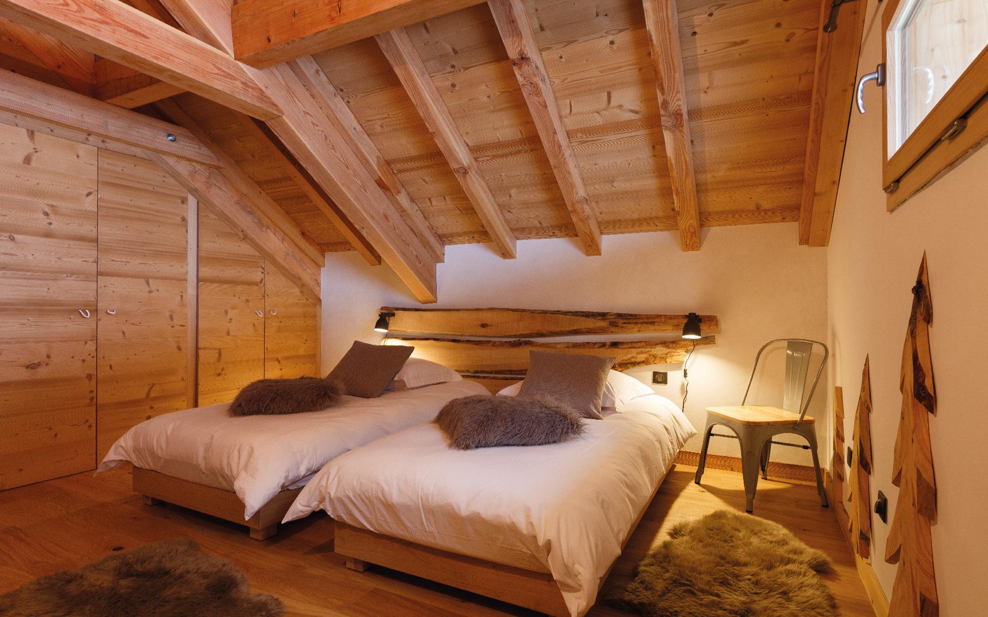 Chambre GR10 du chalet Lahô, halte parfaite pour les randonnées en montagne dans les Vosges.